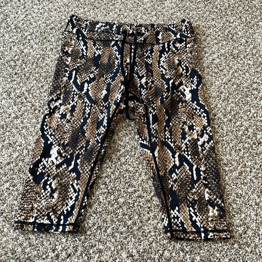Snake skin print knee length leggings with adjustable ties